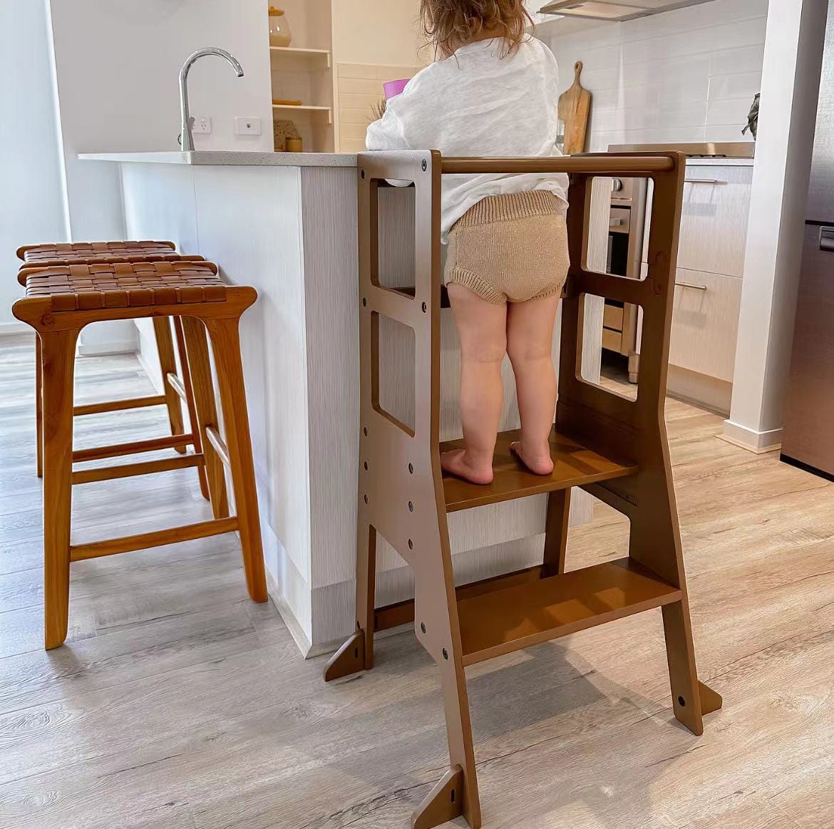 myduckling Adjustable Learning Tower with Stool – Mocha Brown