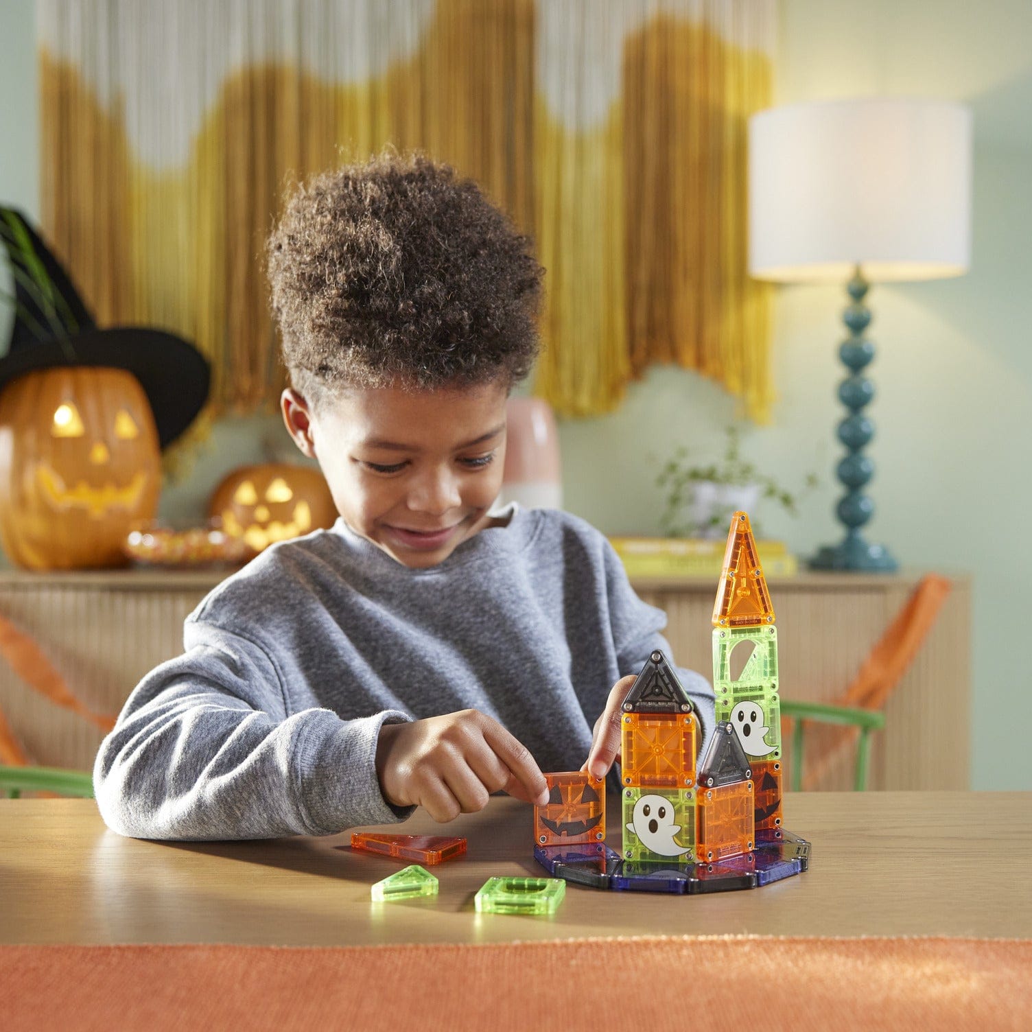 MAGNA-TILES - microMAGS - Spooky Travel Set - 24 Piece Set