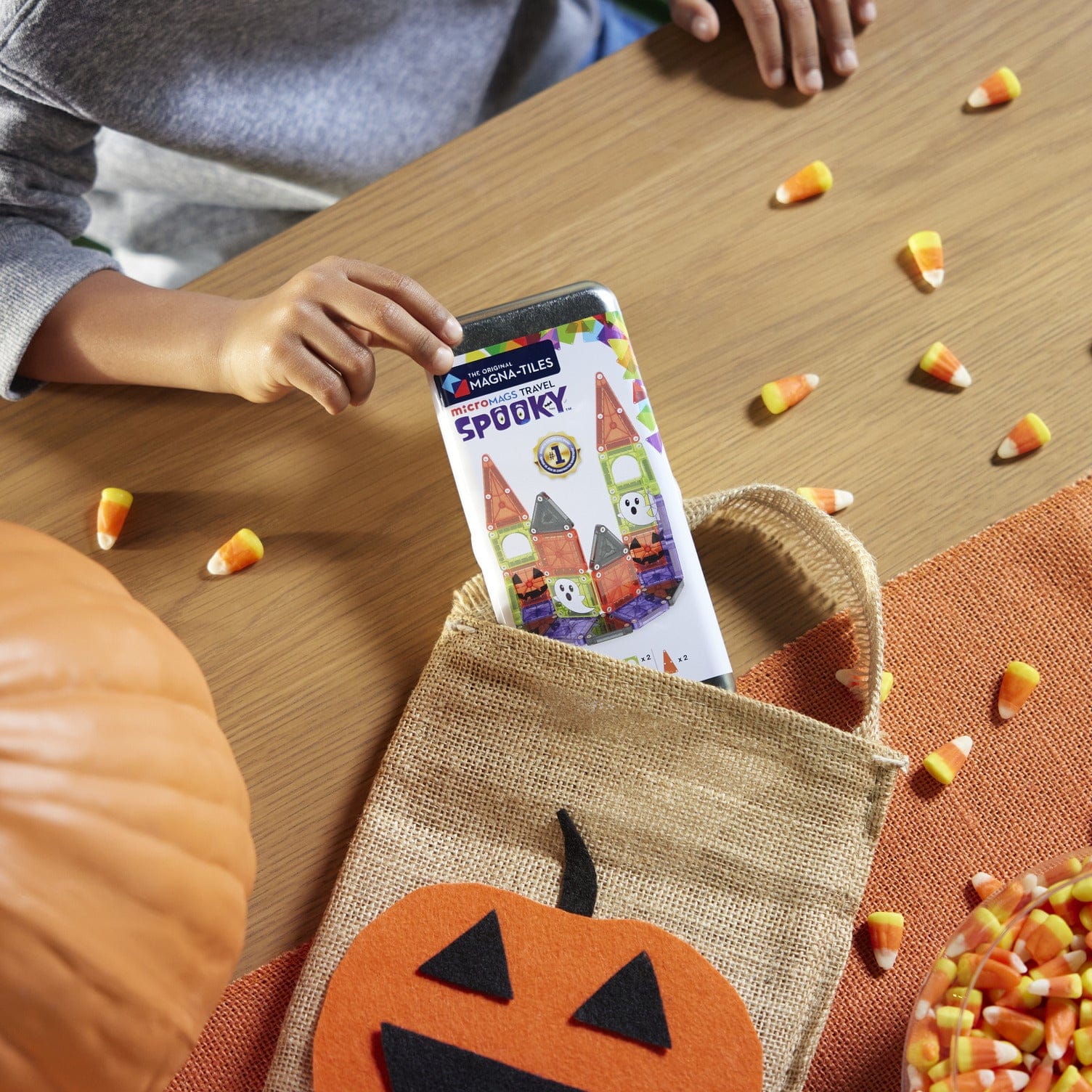 MAGNA-TILES - microMAGS - Spooky Travel Set - 24 Piece Set
