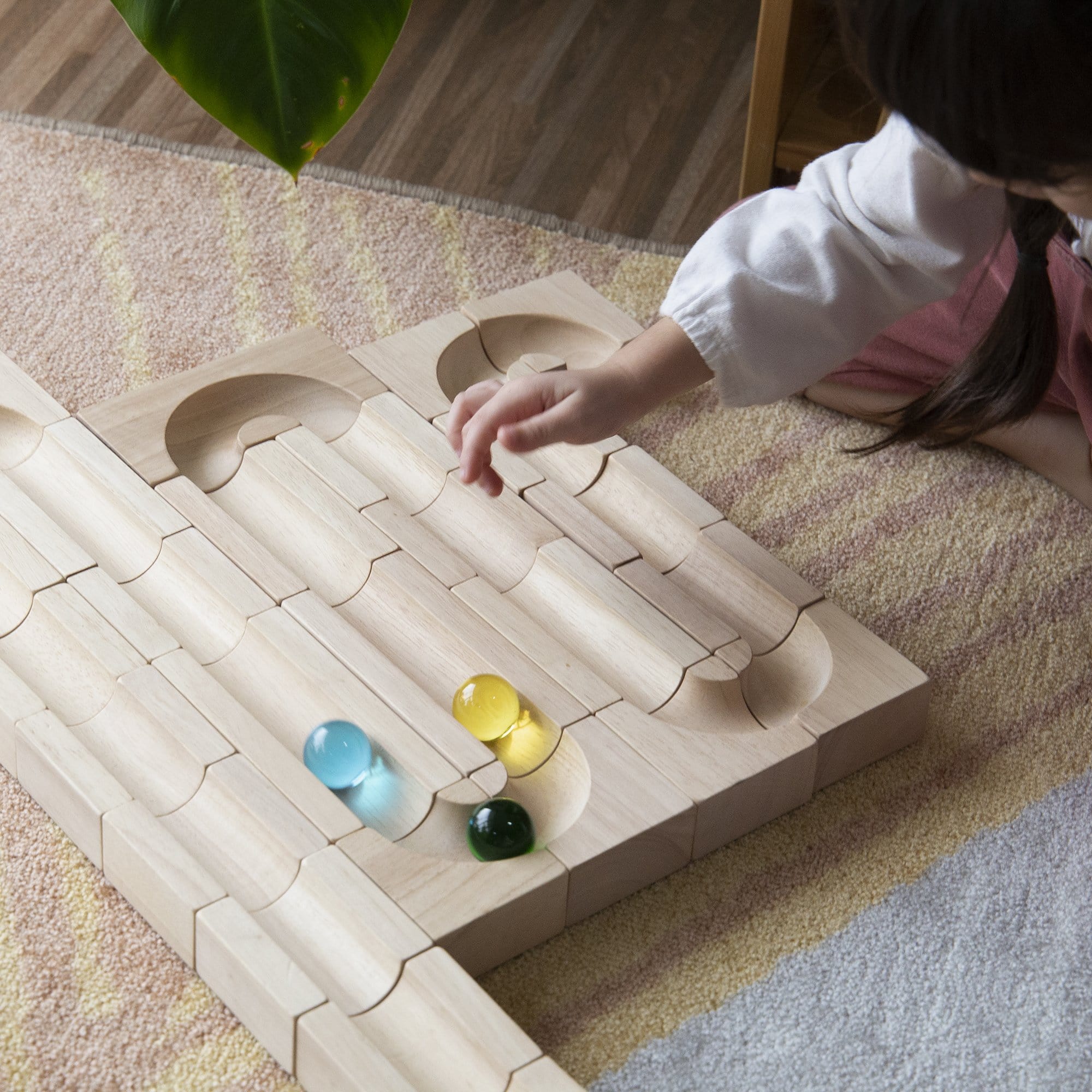 Guidecraft Unit Block Marble Run – 40 pc. set