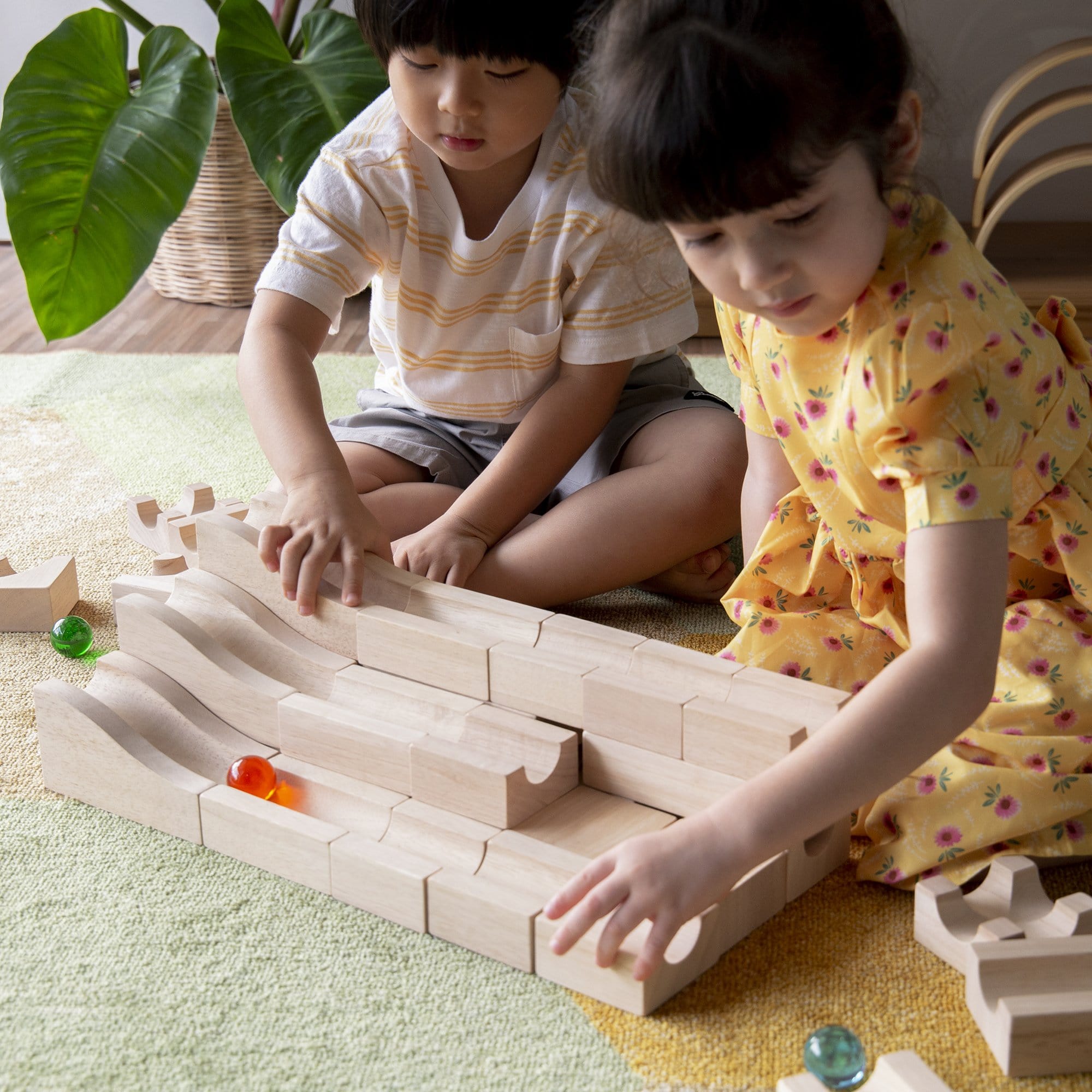 Guidecraft Unit Block Marble Run – 40 pc. set