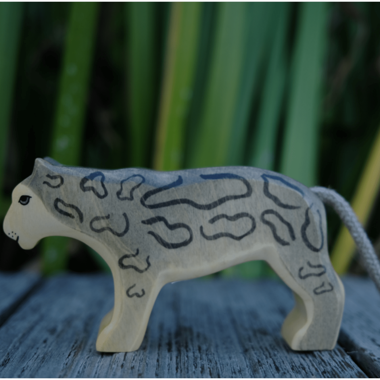 HolzWald Snow Leopard