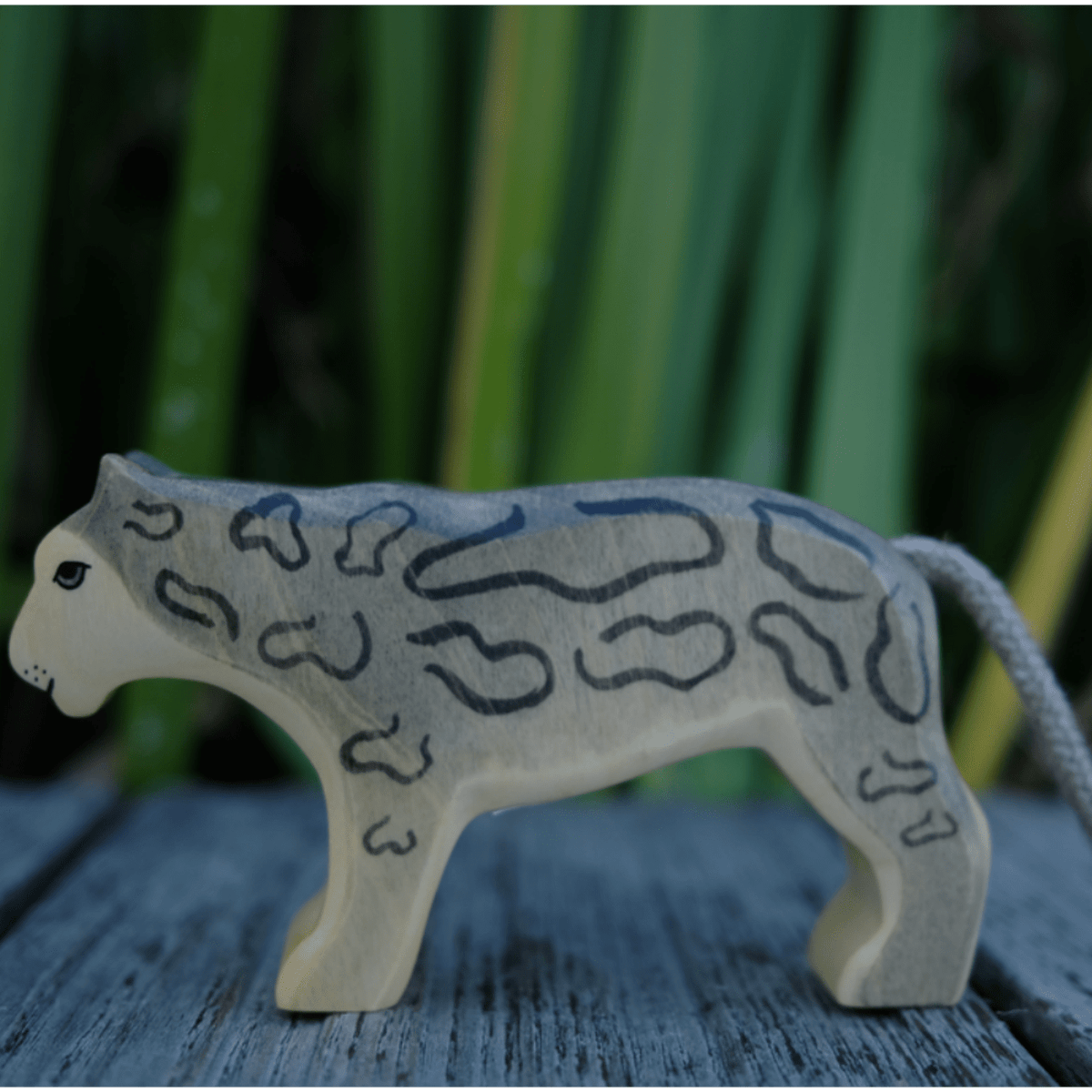 HolzWald Snow Leopard