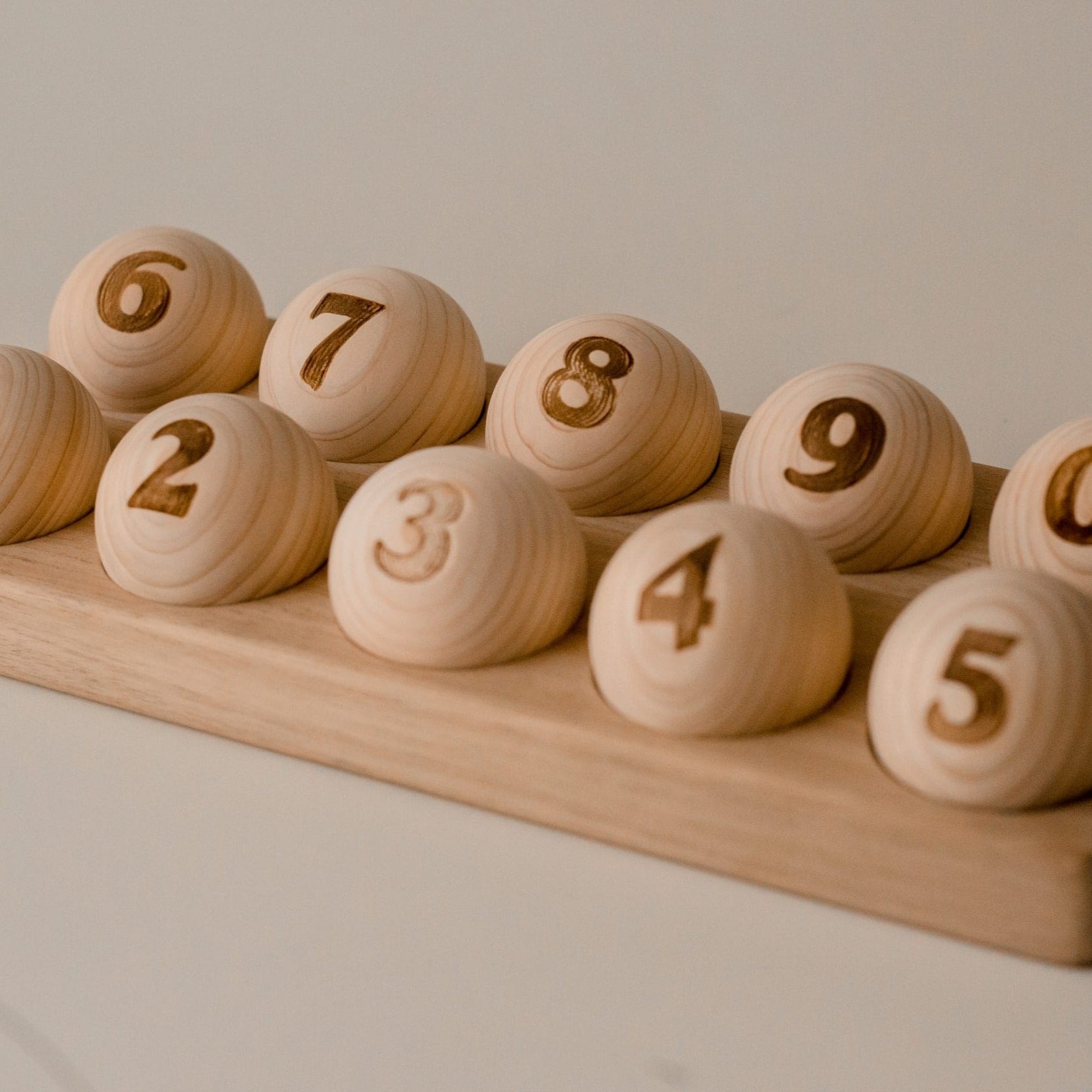 QToys Number Eggs and Stand