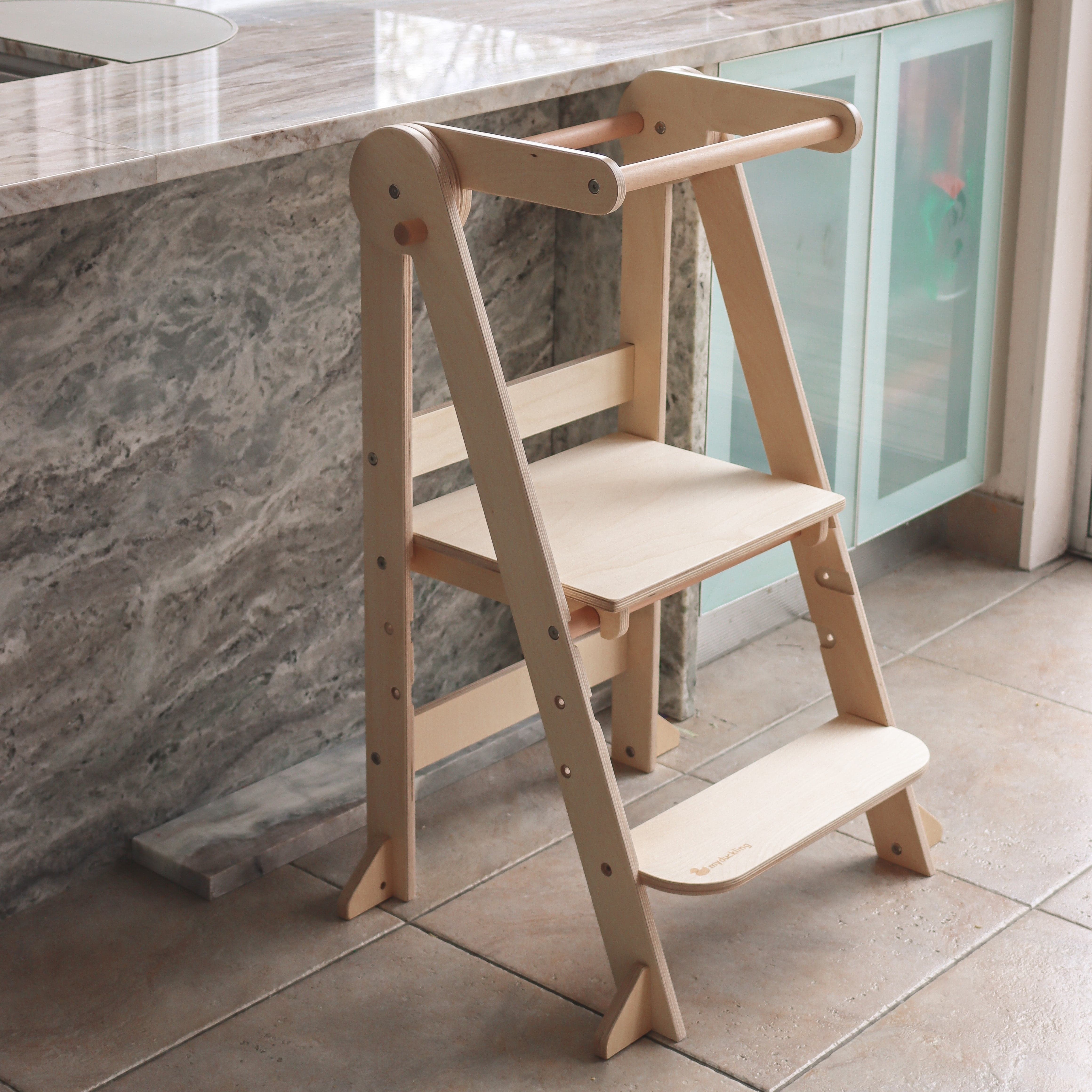 myduckling Deluxe Folding Adjustable Learning Tower - Natural