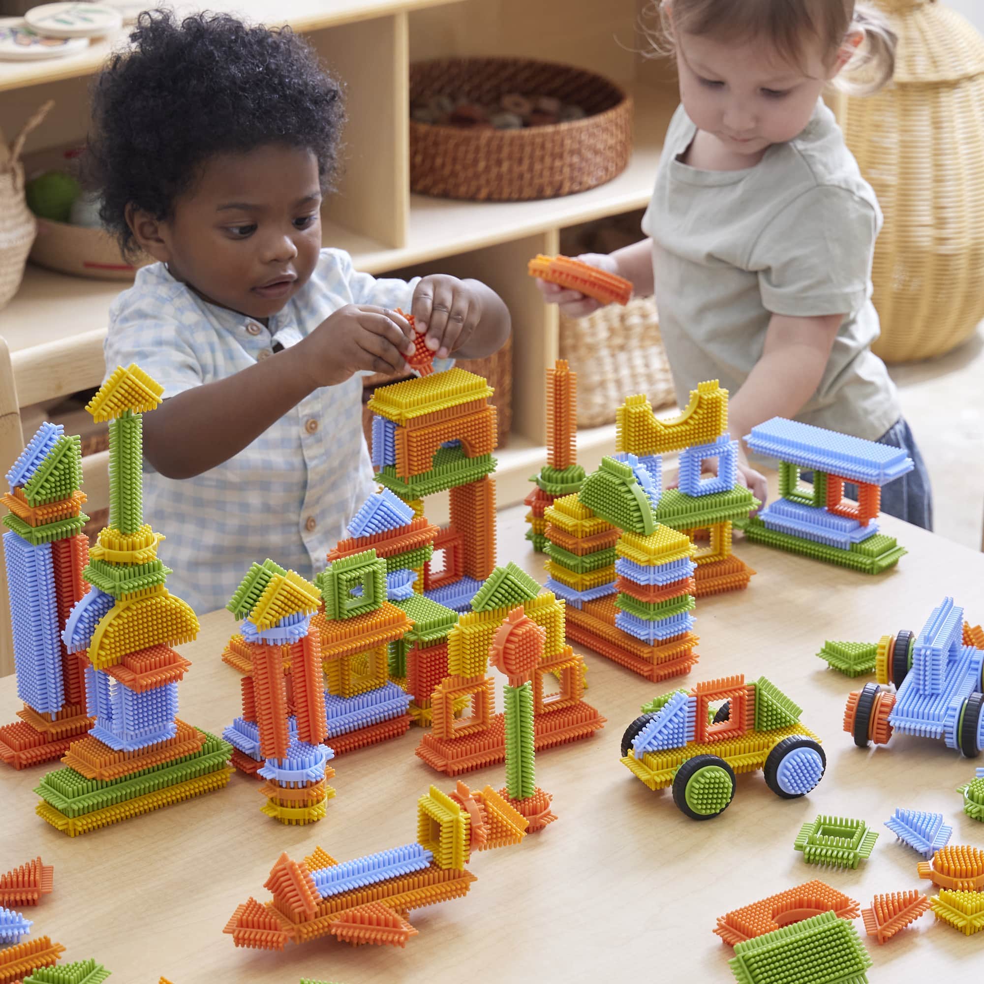 Guidecraft Snap and Stack Thistle Blocks Set - 220 pieces
