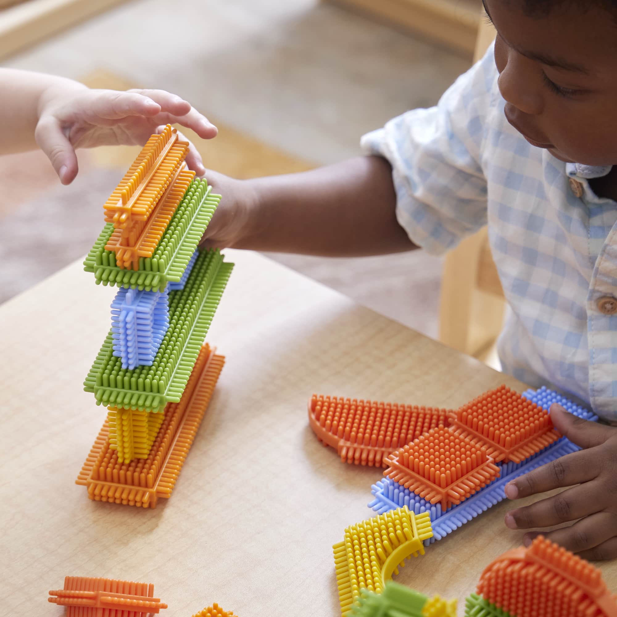 Guidecraft Snap and Stack Thistle Blocks Set - 220 pieces