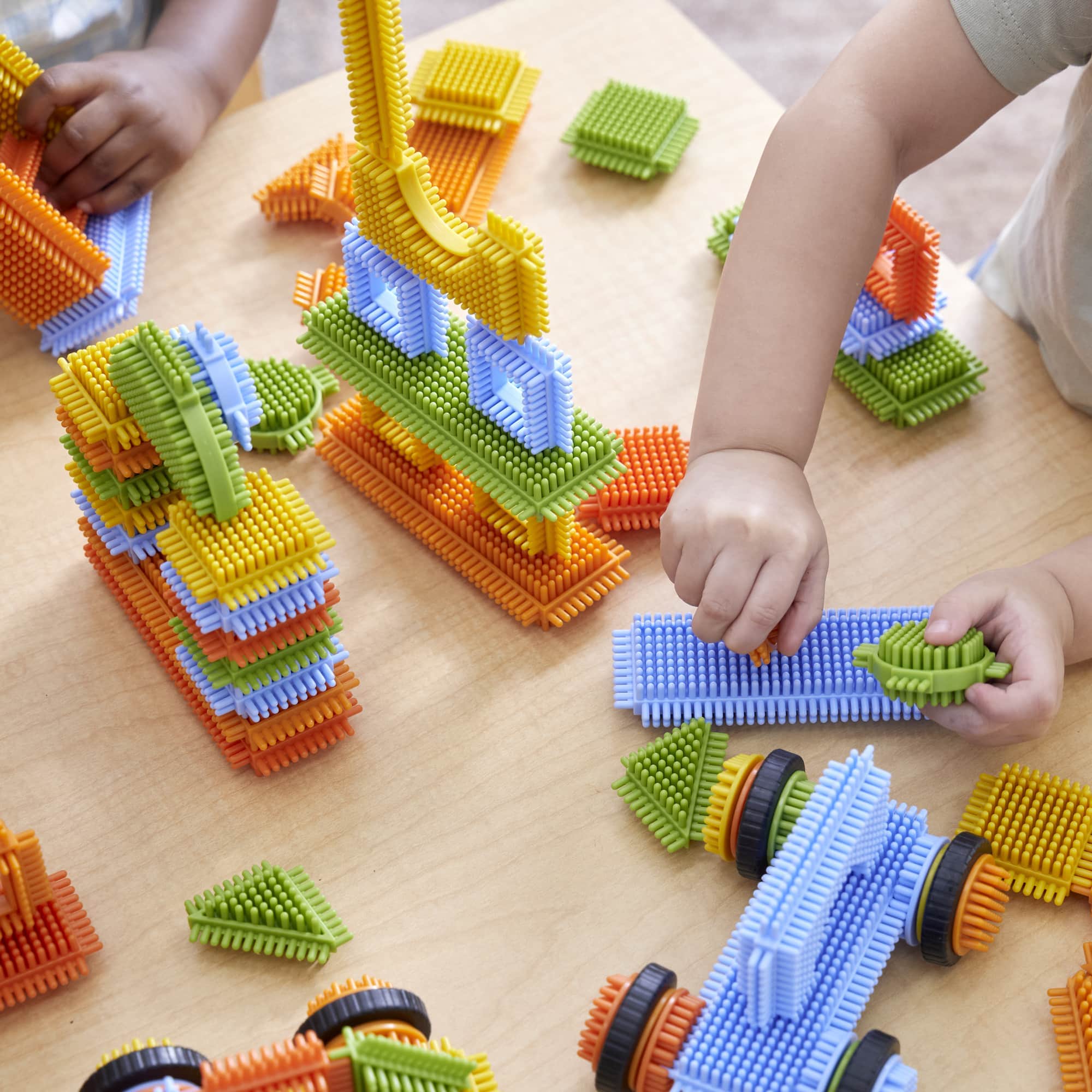 Guidecraft Snap and Stack Thistle Blocks Set - 220 pieces