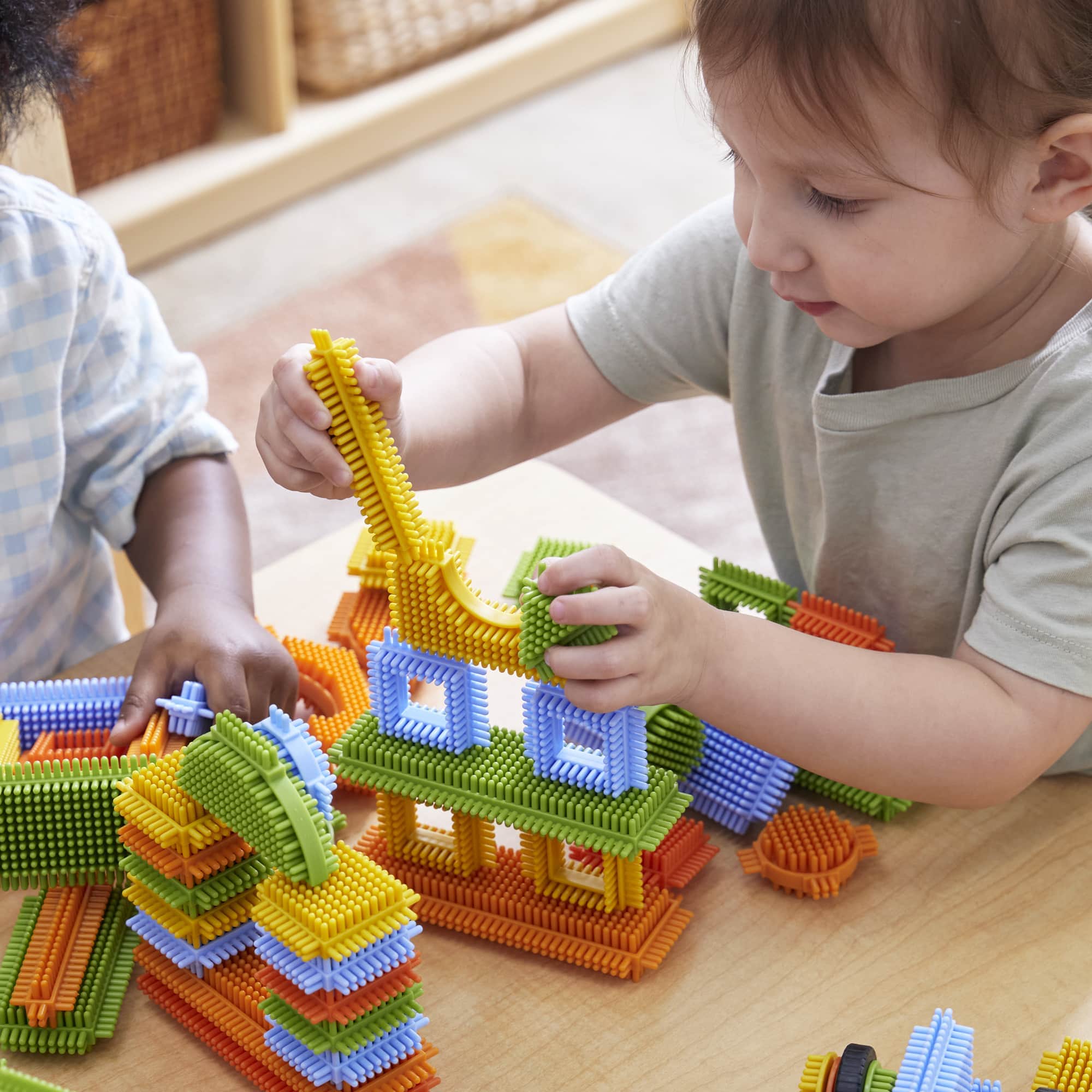 Guidecraft Snap and Stack Thistle Blocks Set - 220 pieces