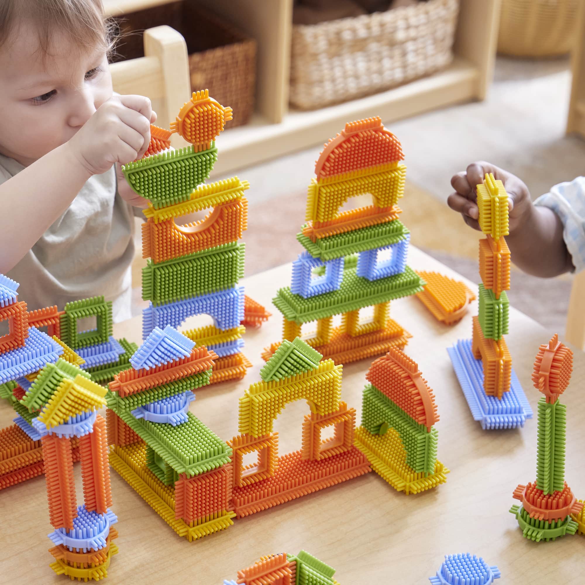 Guidecraft Snap and Stack Thistle Blocks Set - 220 pieces