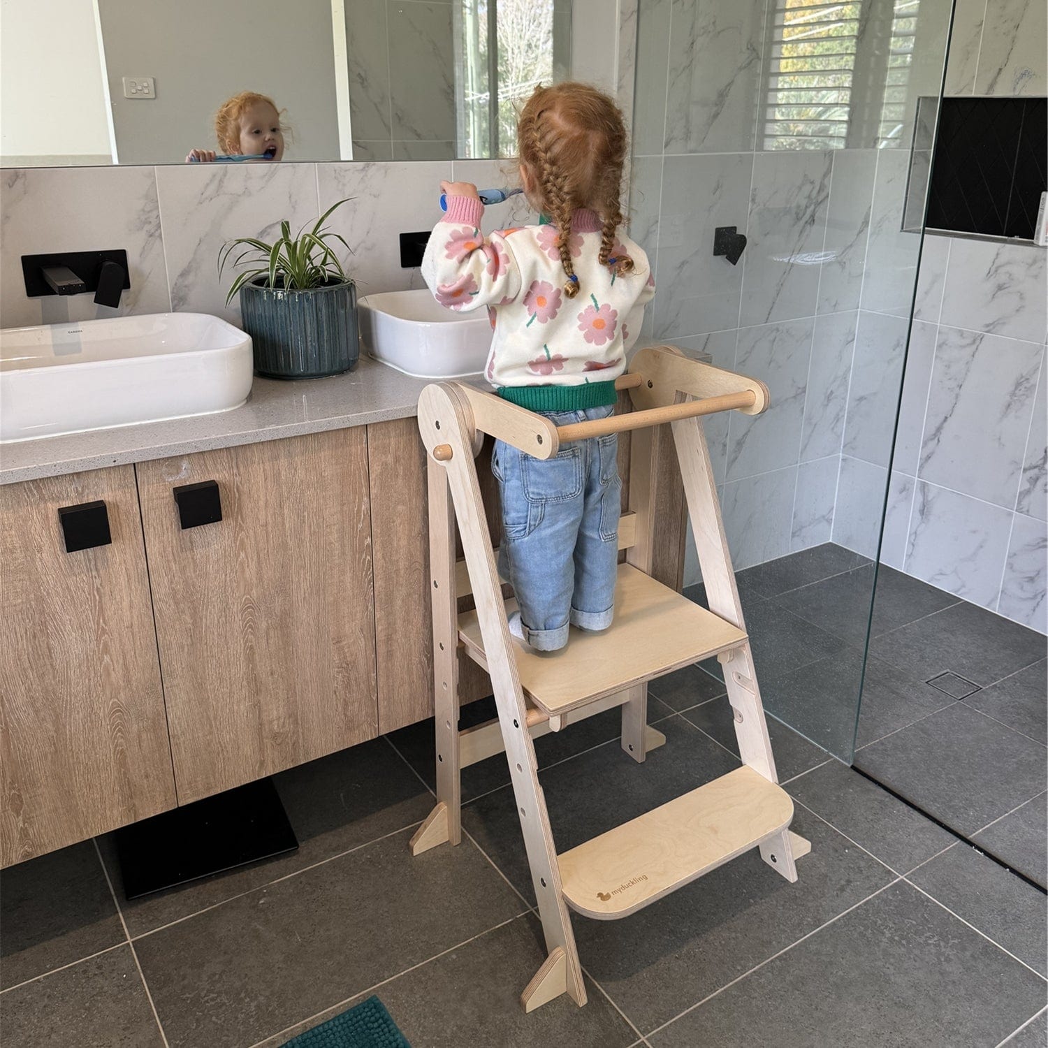 myduckling Deluxe Folding Adjustable Learning Tower - Natural