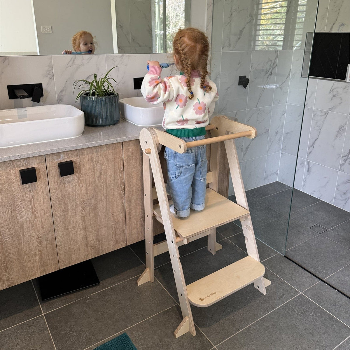 myduckling Deluxe Folding Adjustable Learning Tower - Natural