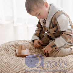QToys Horizontal Hanger