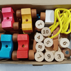 QToys Lacing Train