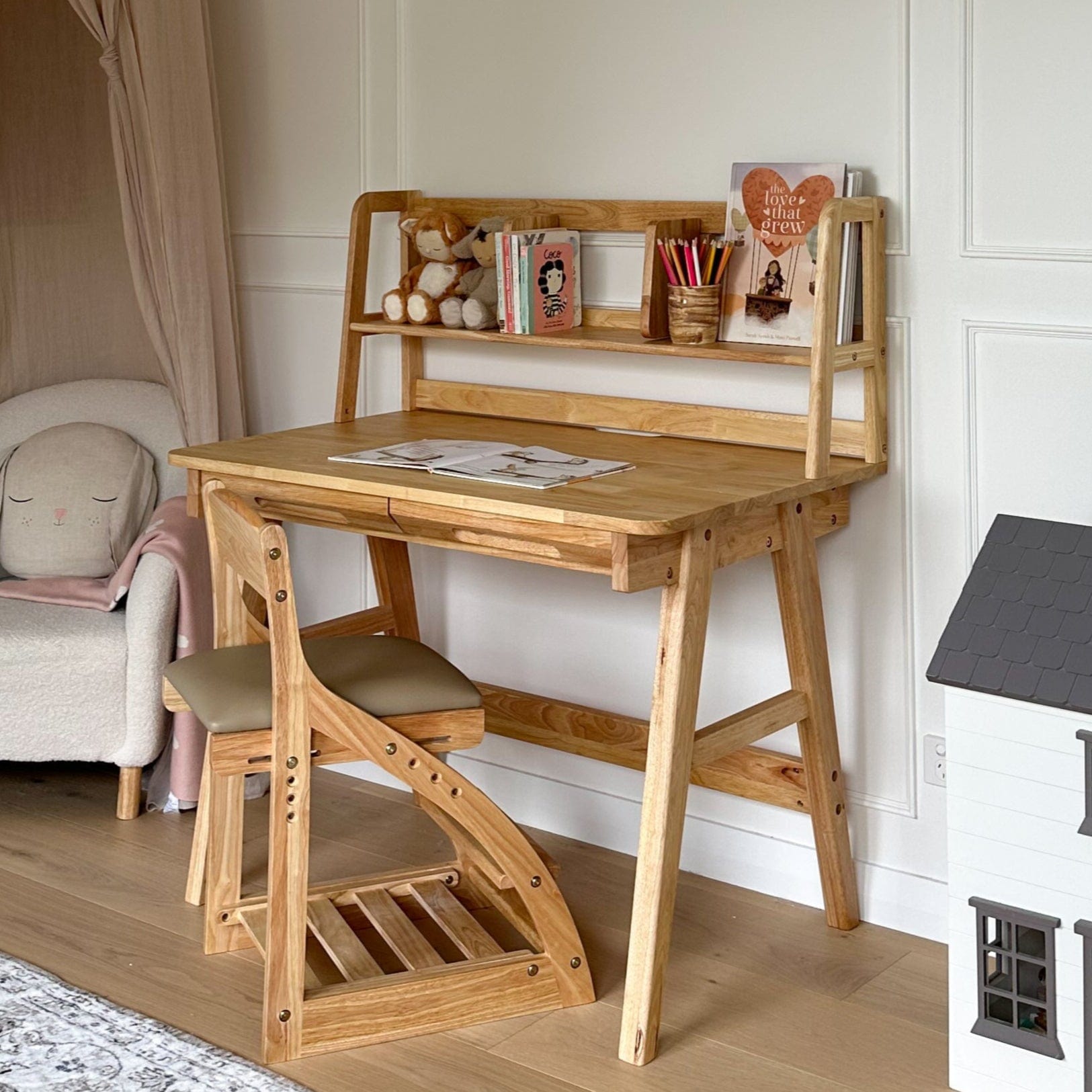 myduckling Montessori Solid Wood Study Desk
