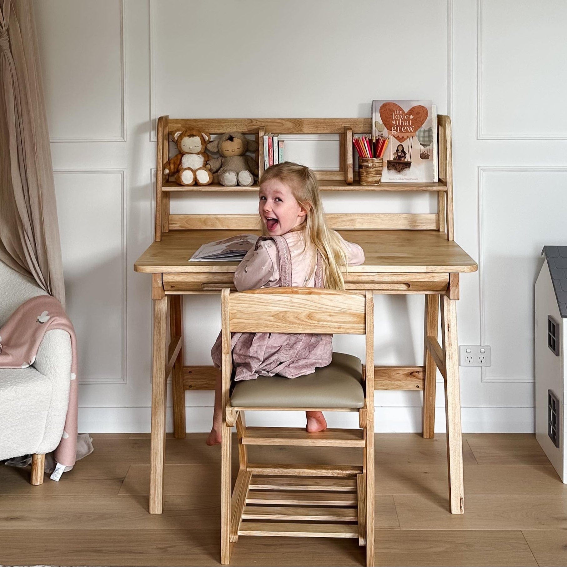myduckling Montessori Solid Wood Study Desk