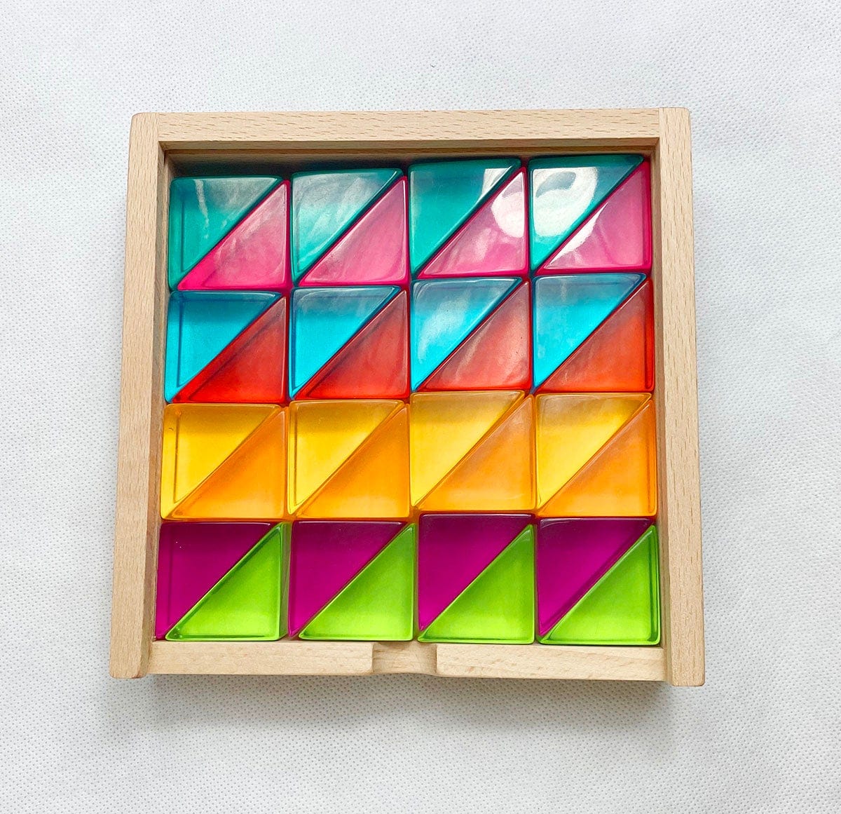 Papoose Lucite Small Triangles with tray (32 piece Set)