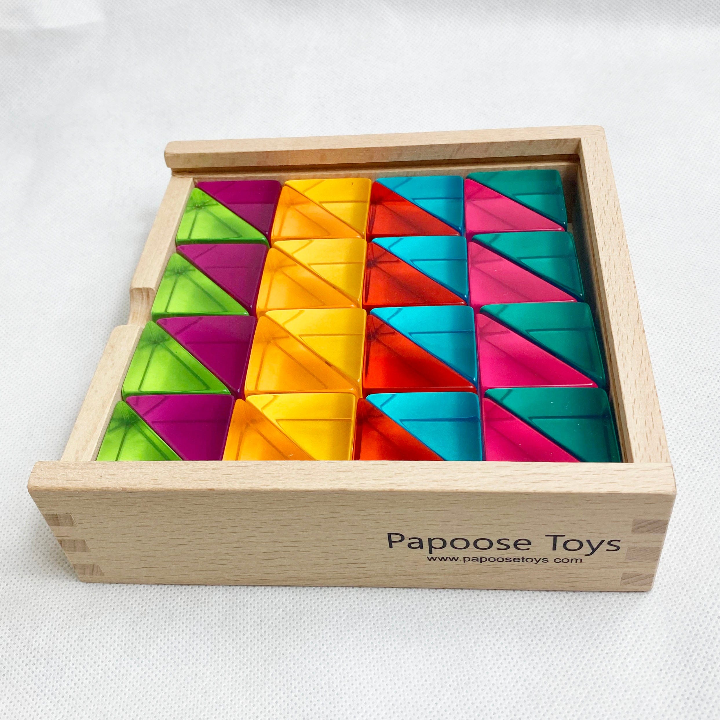 Papoose Lucite Small Triangles with tray (32 piece Set)