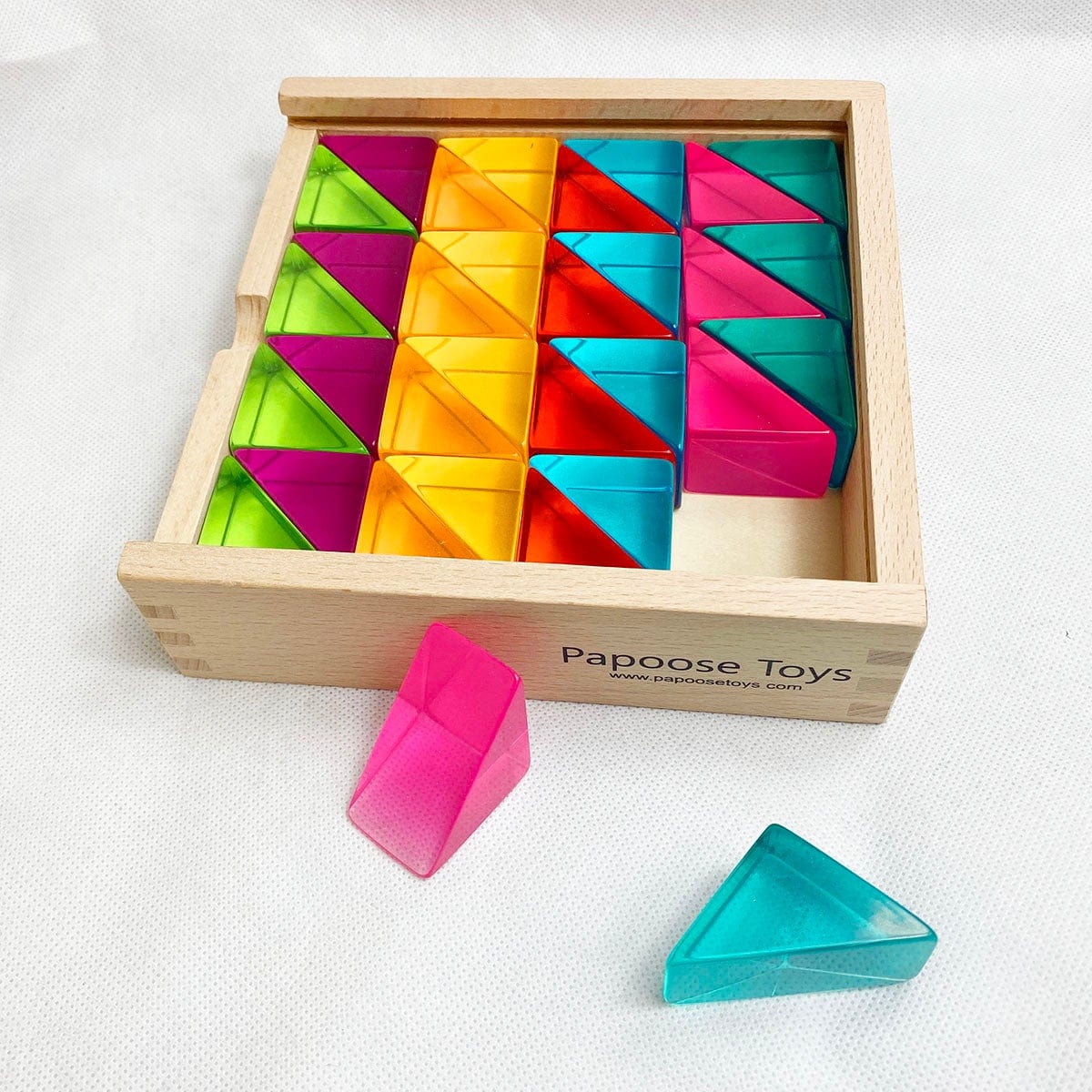 Papoose Lucite Small Triangles with tray (32 piece Set)