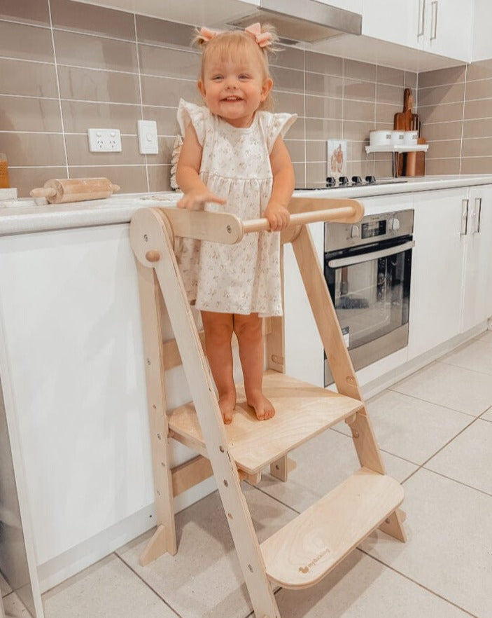 myduckling Deluxe Folding Adjustable Learning Tower - Natural